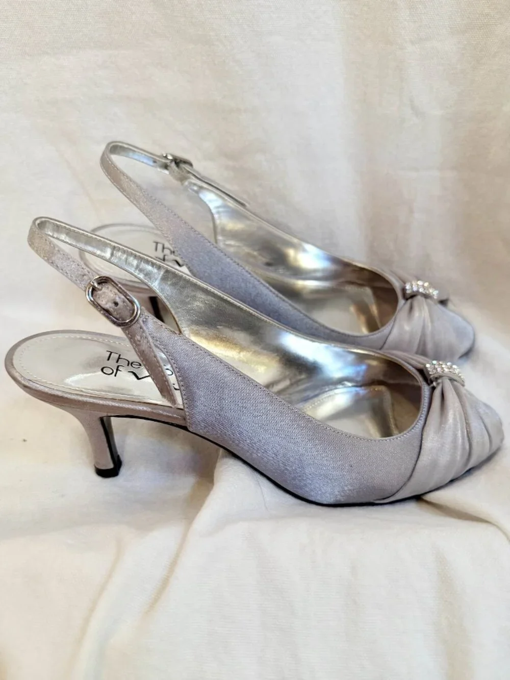 Touch of Nina Slingback Peep Toe Heels – Size 7.5 | Silver Satin | Rhinestone